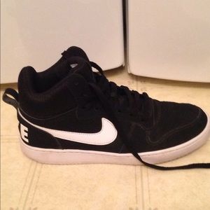 What kind of nikes are these? Anybody know???